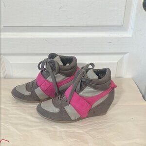 LANE BRYNAT HIDDEN WEDGES Stylish Womens Pink and Gray Sneakers SIZE 10w